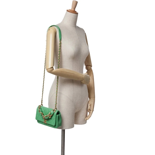 Chanel Fourre-tout 2021 Small Quilted Lambskin Chain Is More Flap grün (Image 19)