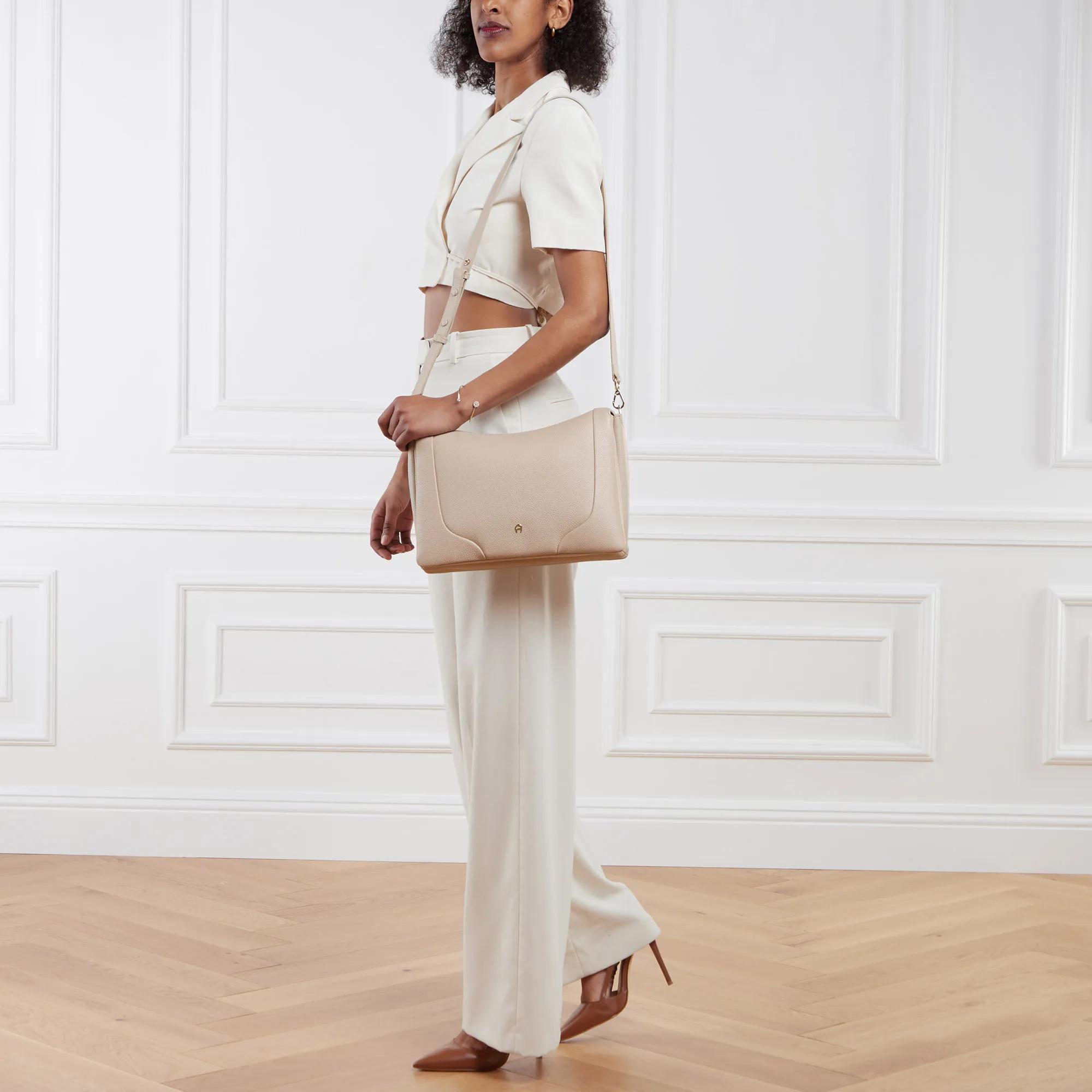Aigner Satchels Mara in beige