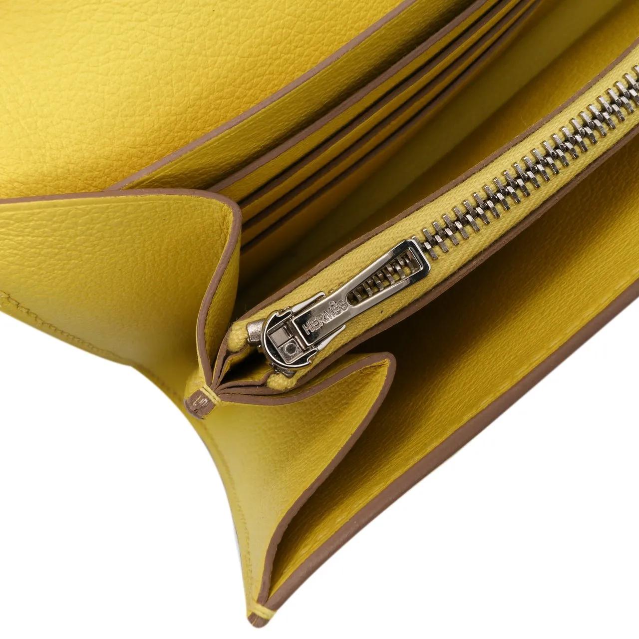 Thumbnail - Hermès Hobo Bags - 2021 Evercolor Constance Wallet To Go - Gr. unisize - in Gelb - für Damen