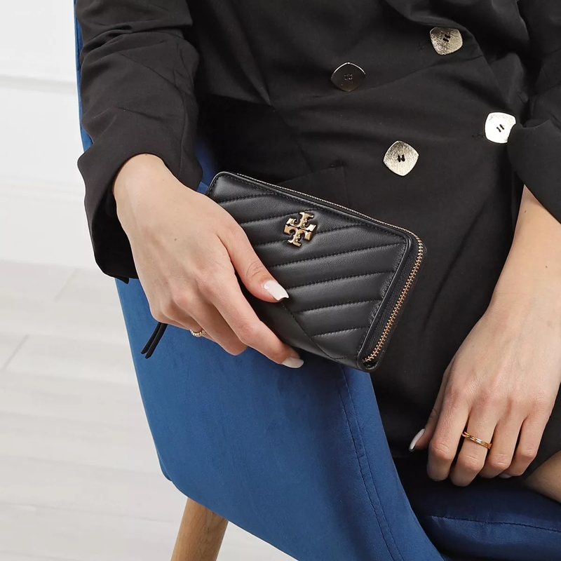 Tory Burch Portemonnaie mit Zip-Around-Reißverschluss Kira Chevron Zip Continental Wallet Black(Image 2)