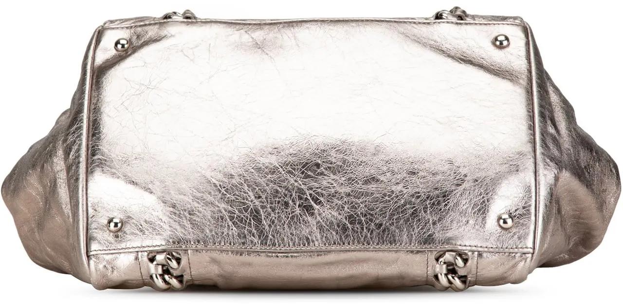 Chanel Totes & shoppers Medium Metallic Calfskin Modern Chain Tote in zilver