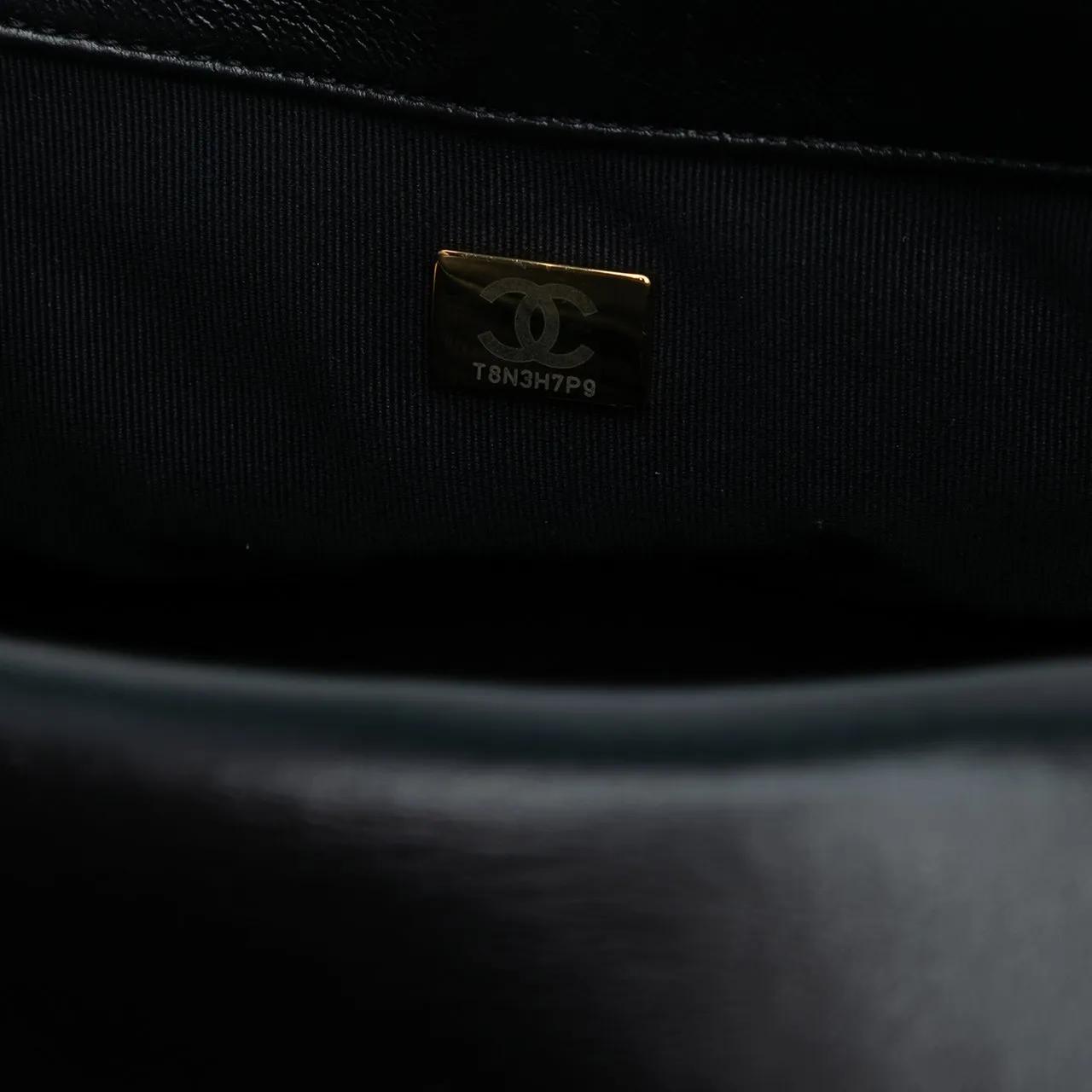 Thumbnail - Chanel Hobo Bags - Mini Quilted Lambskin Lacquered Chain Flap - Gr. unisize - in Schwarz - für Damen