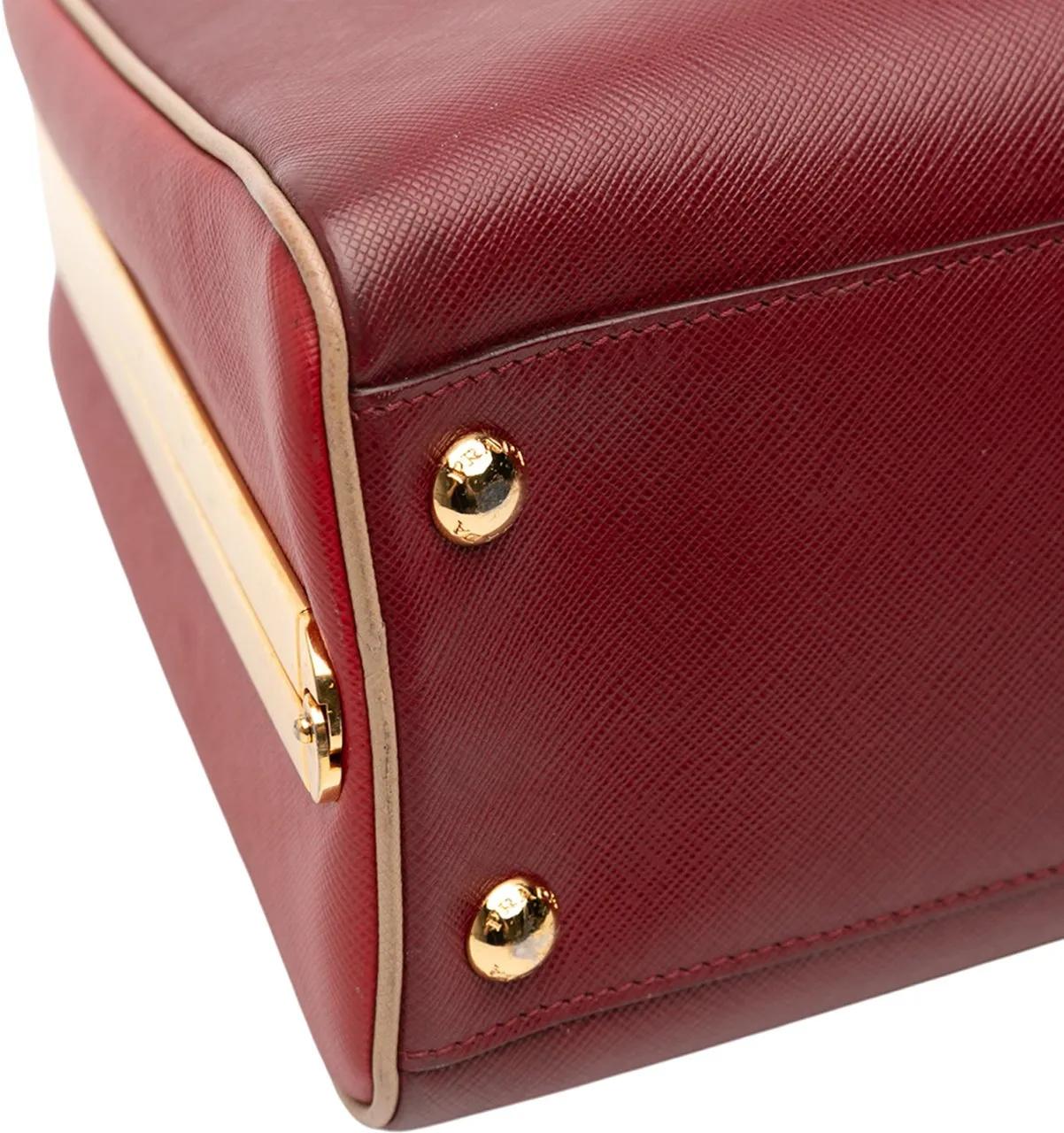 Thumbnail - Prada Crossbody Bags - Saffiano Lux Pyramid Frame Top Handle Bag - Gr. unisize - in Rot - für Damen