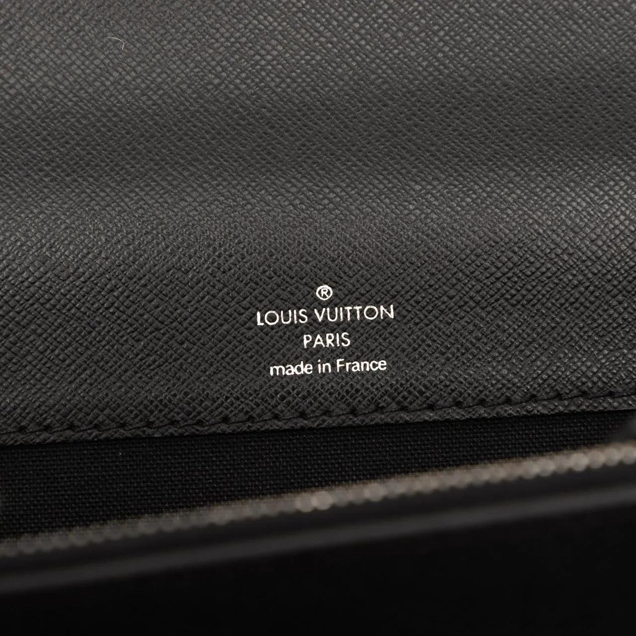 Thumbnail - Louis Vuitton Crossbody Bags - Taiga Robusto 2 - Gr. unisize - in Schwarz - für Damen