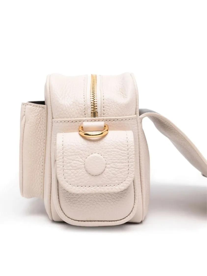 Coccinelle Shoppers Light Pink Leather Bag in roze