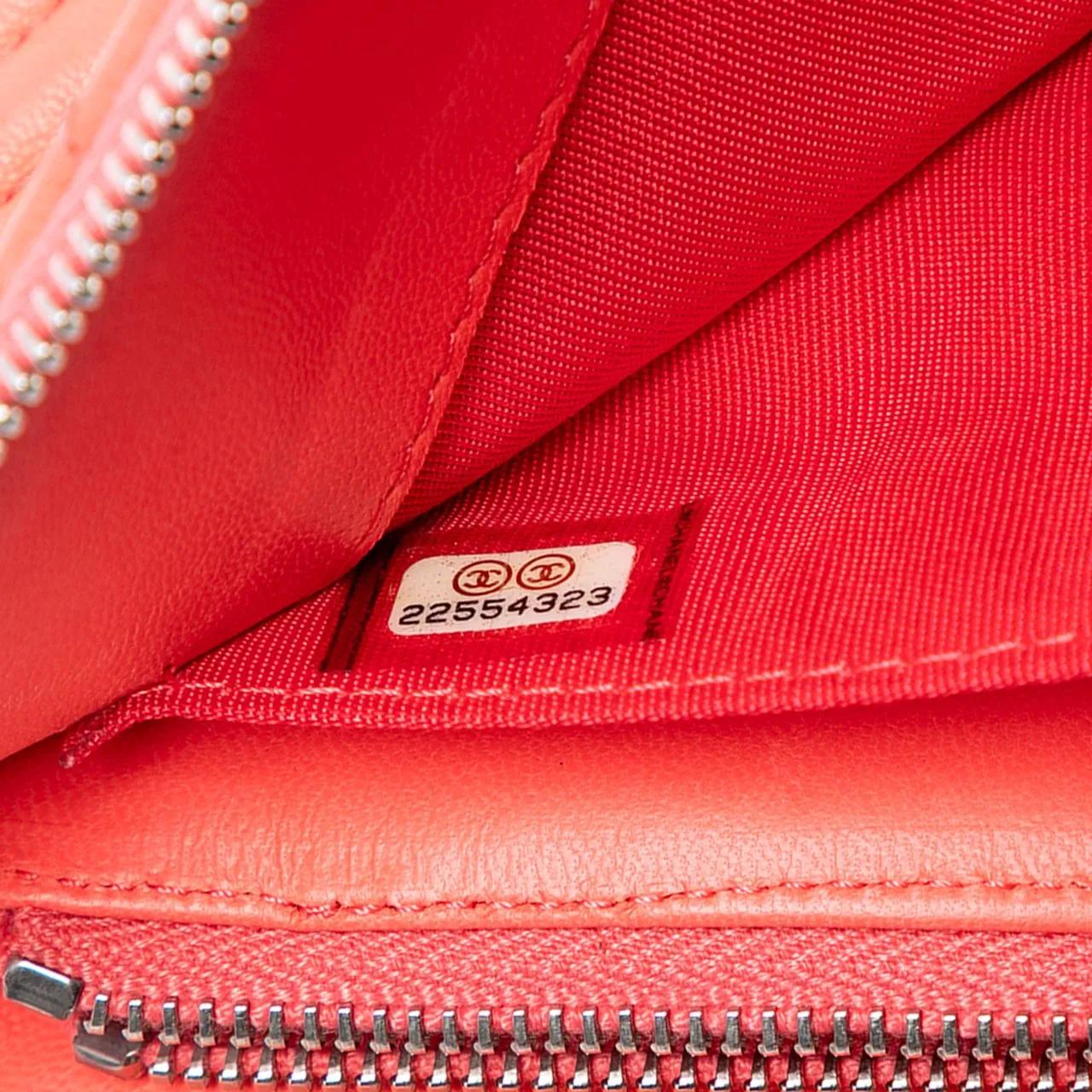 Thumbnail - Chanel Clutches - CC Chevron Calfskin Zip Clutch - Gr. unisize - in Orange - für Damen