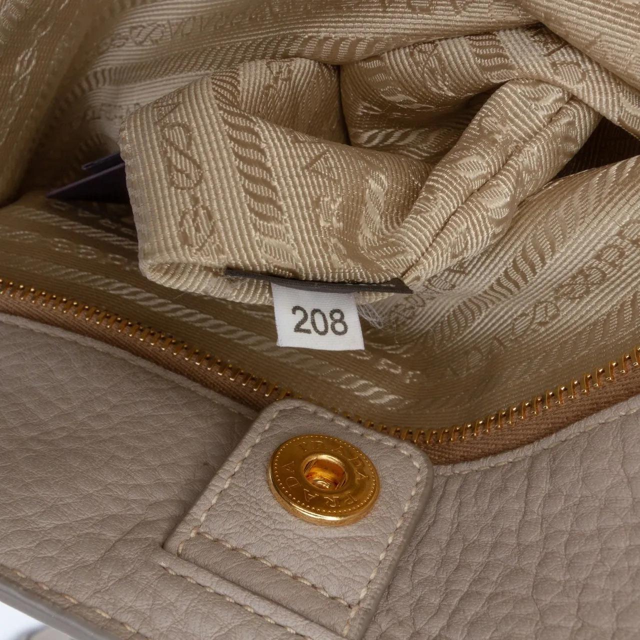 Thumbnail - Prada Hobo Bags - Vitello Daino Open Convertible Tote - Gr. unisize - in Grau - für Damen