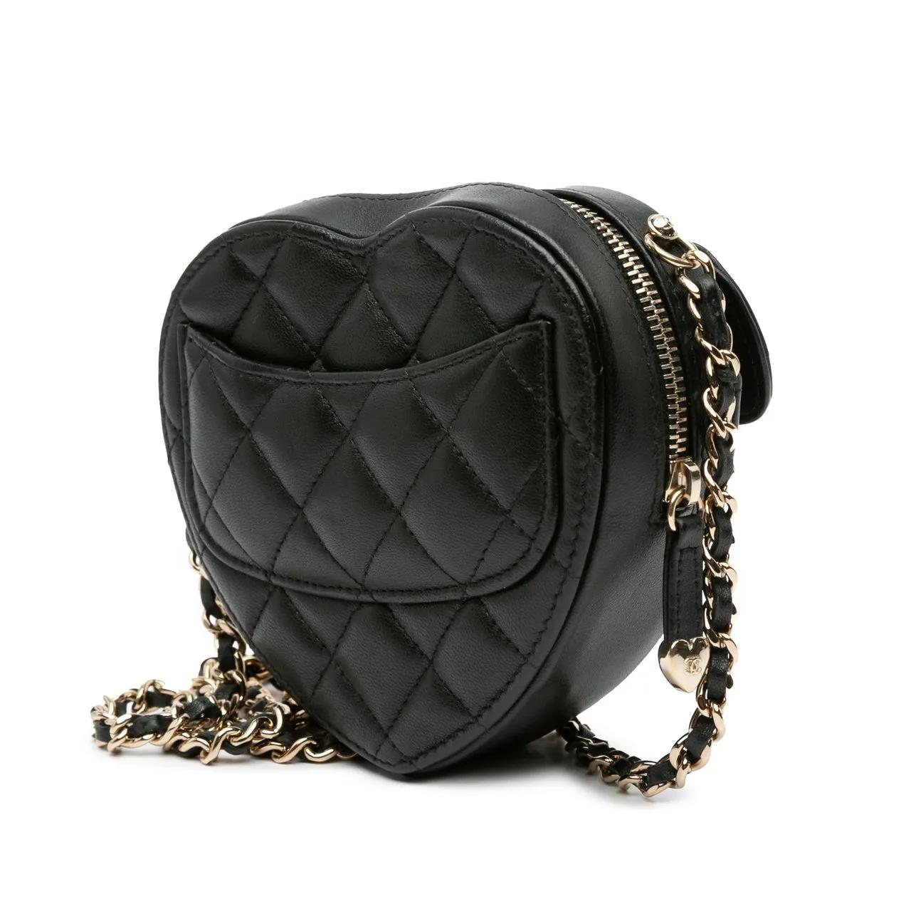 Chanel Shoppers Mini Lambskin CC in Love Heart Crossbody in zwart