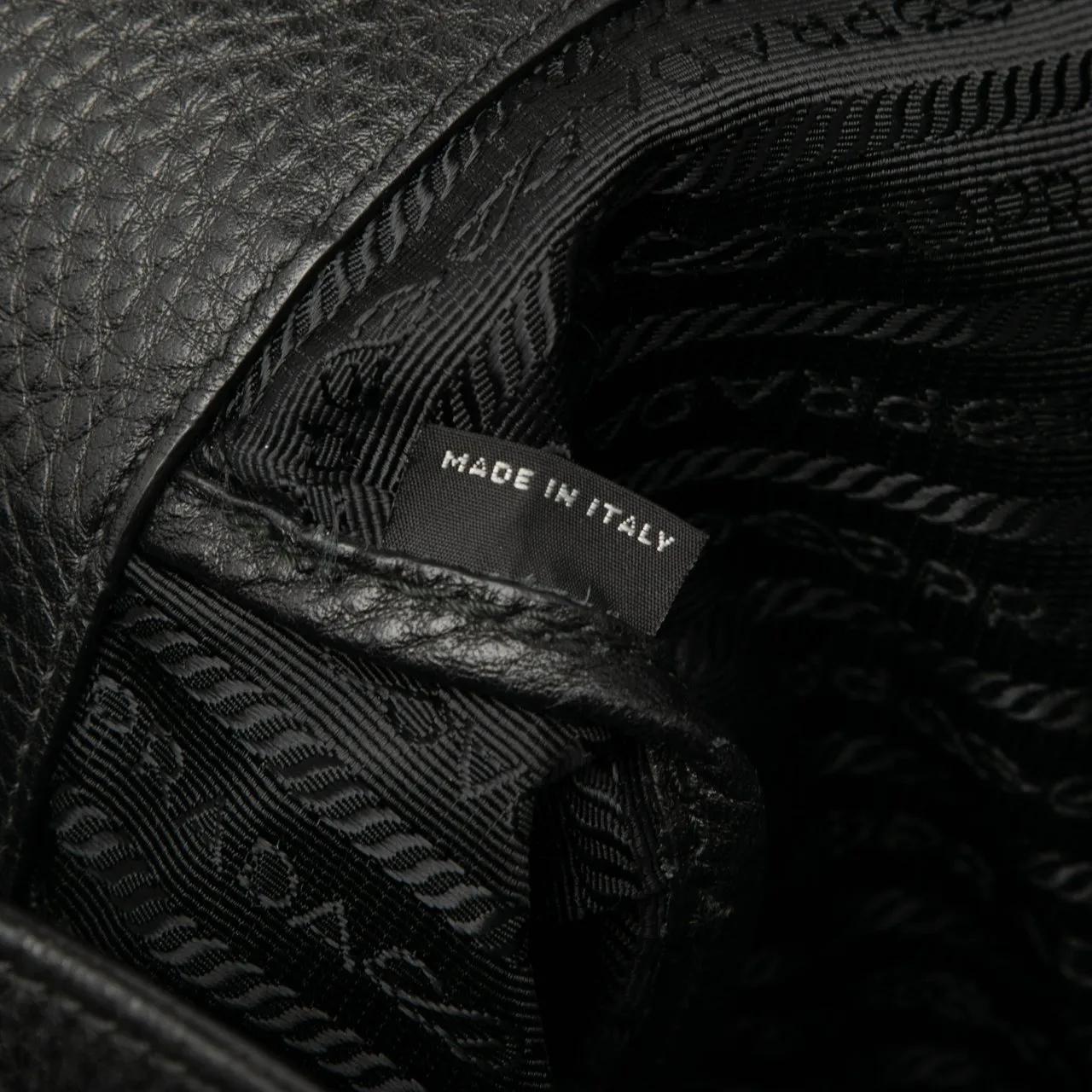 Thumbnail - Prada Hobo Bags - Vitello Daino Open Convertible Tote - Gr. unisize - in Schwarz - für Damen