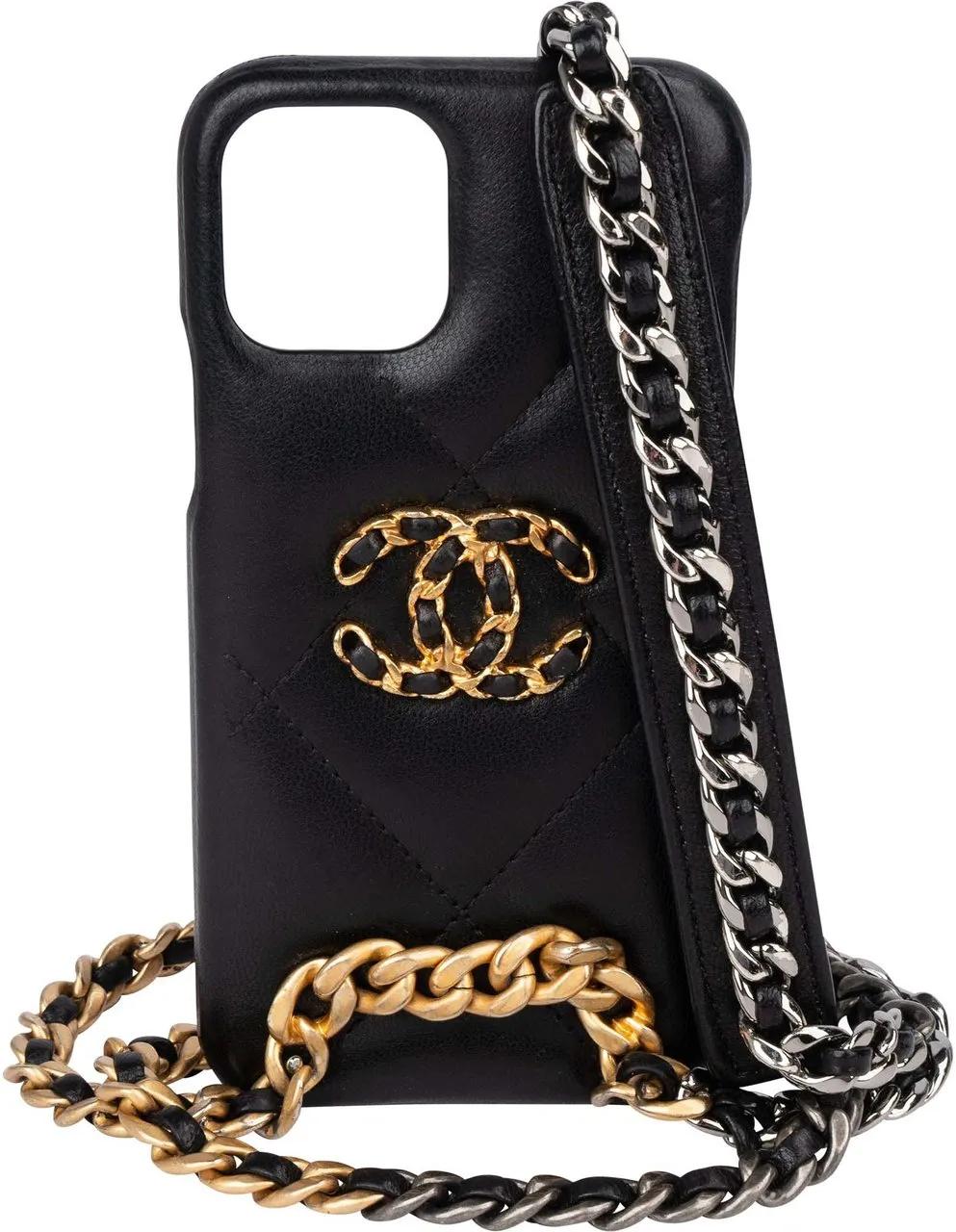 Chanel Handyhüllen - Chanel 19 Quilted Lambskin CC Crossbody Phone Case - Gr. unisize - in Schwarz - für Herren