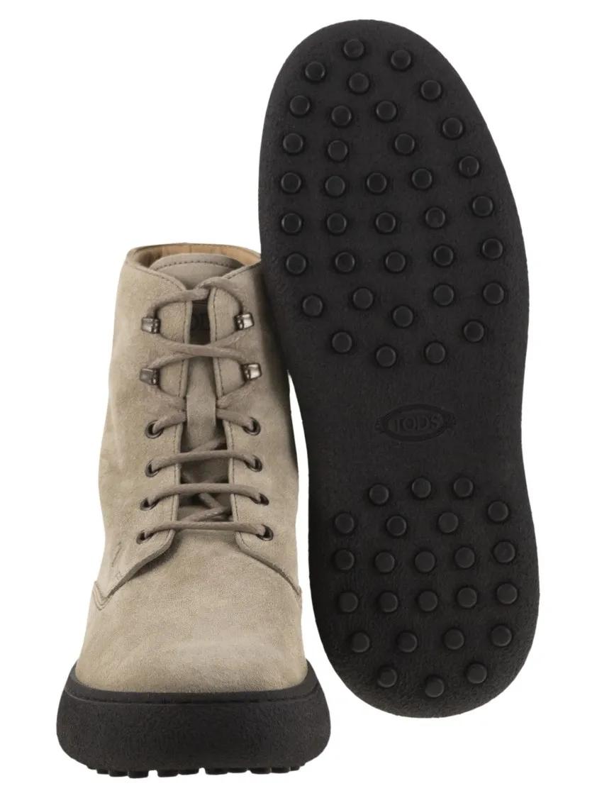 Thumbnail - Tod's Stiefel - Ankle Suede Lace-Up Boot With Iconic Rubber Sole - Gr. 7 - in Beige - für Damen