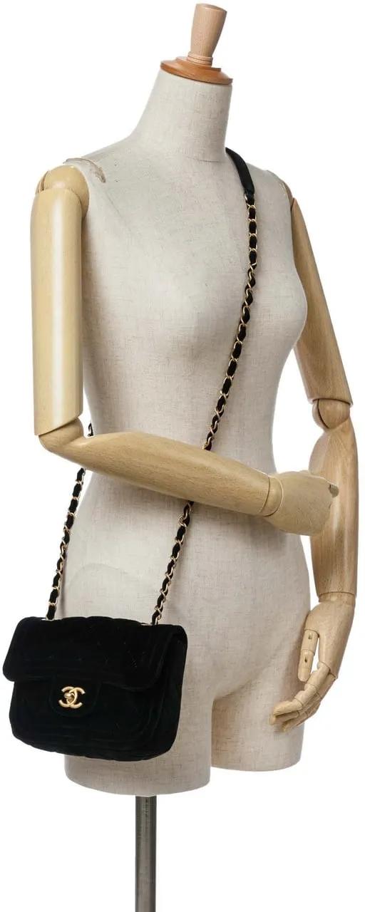 Chanel Hobo bags 2021-2024 Mini Quilted Velvet Double Frame Flap in zwart