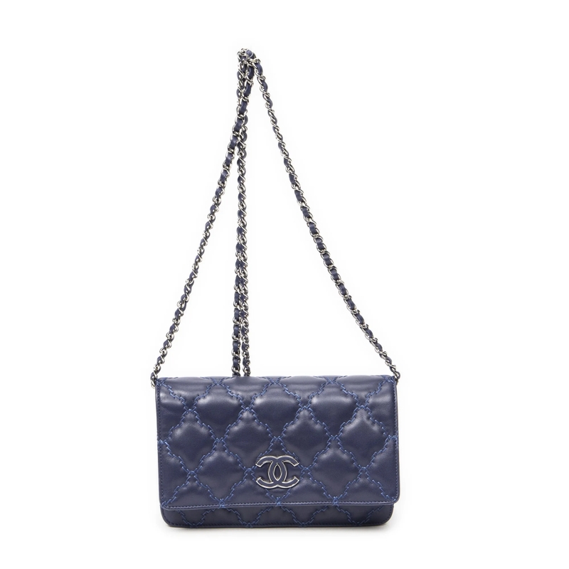 Chanel Crossbody Bag Hampton Wallet on Chain marineblau