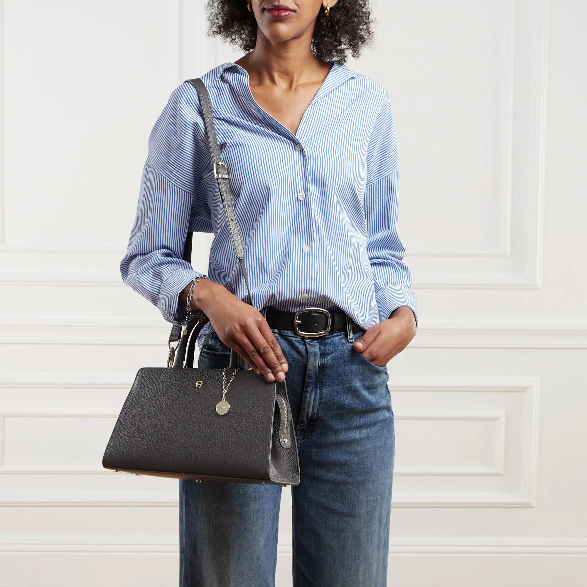 Aigner Crossbody bags Cybi in zwart