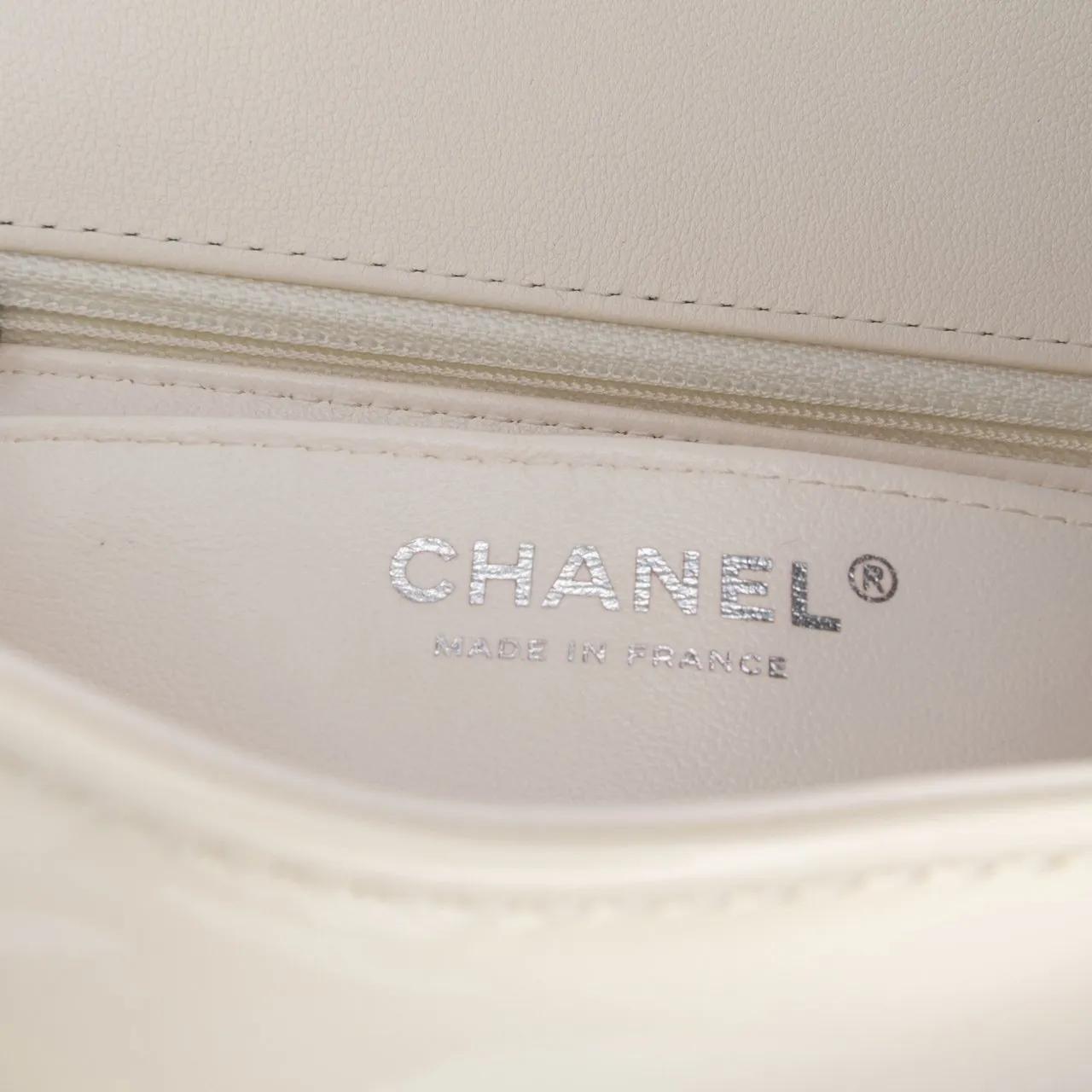 Thumbnail - Chanel Hobo Bags - Small Patent Camellia Single Flap - Gr. unisize - in Weiß - für Damen