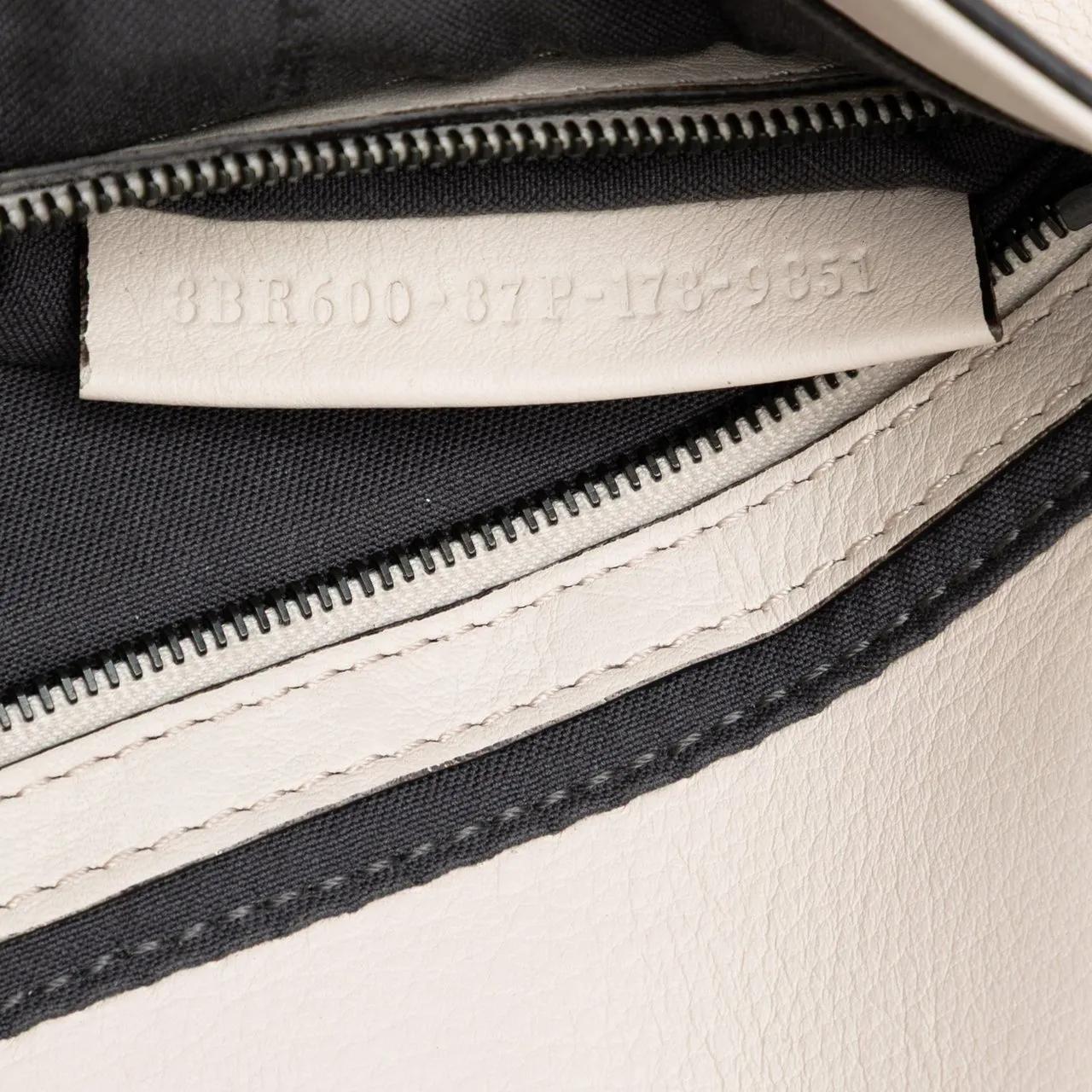 Thumbnail - Fendi Hobo Bags - Whipstitch Leather Baguette Crossbody - Gr. unisize - in Weiß - für Damen