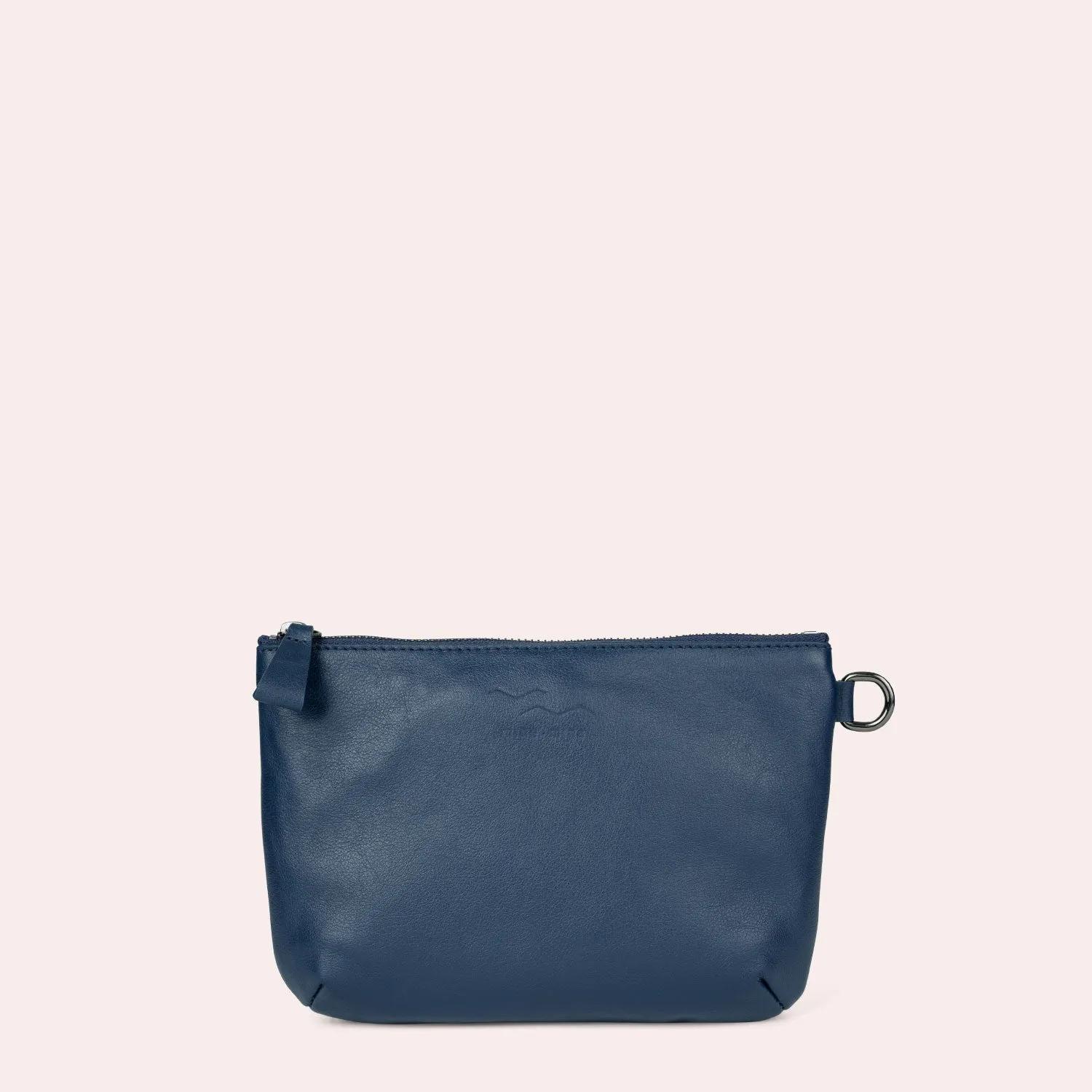 mine mina Pochettes - MAREN – unsere kleine Umhängetasche aus Leder. - Gr. unisize - in Blau - für Damen