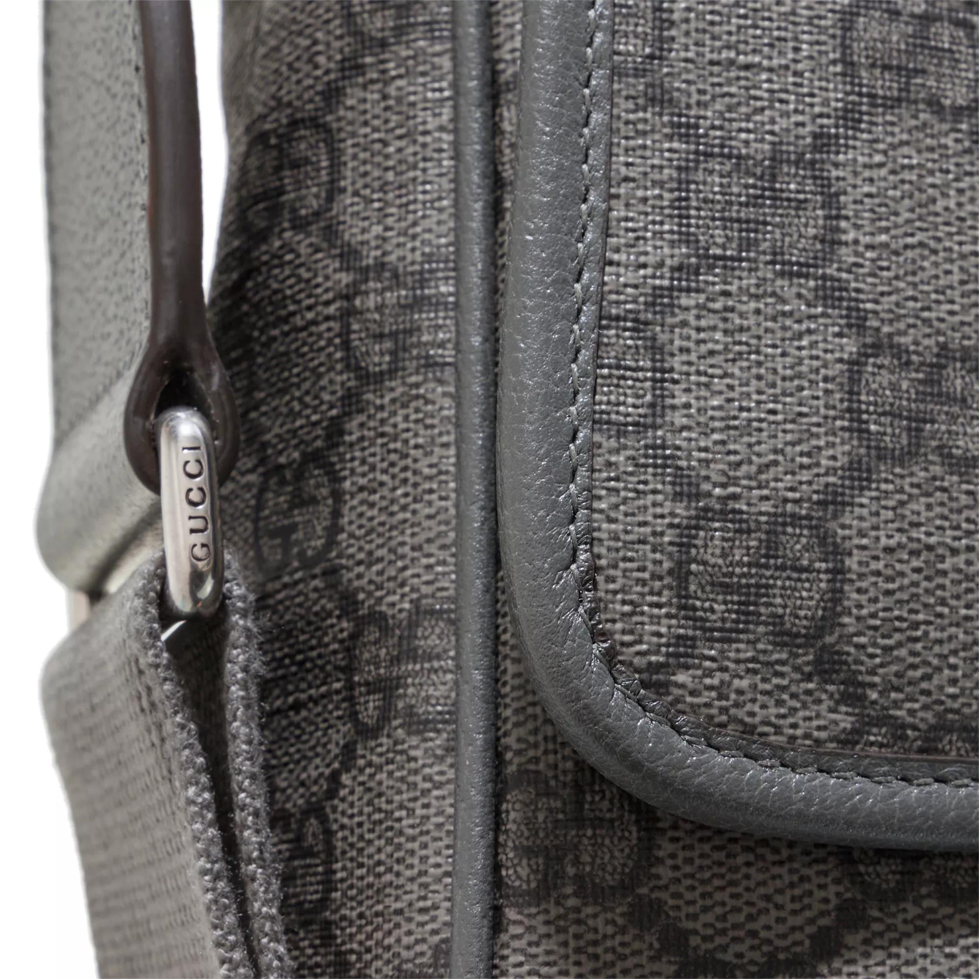 Gucci Schoudertassen Ophidia Medium Messenger Bag in grijs