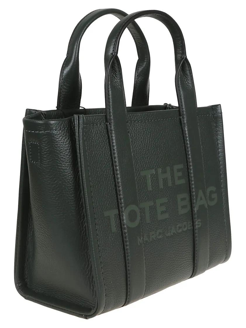 Marc Jacobs Totes & shoppers Compact Leather Tote With Embossed Signature Detai in groen