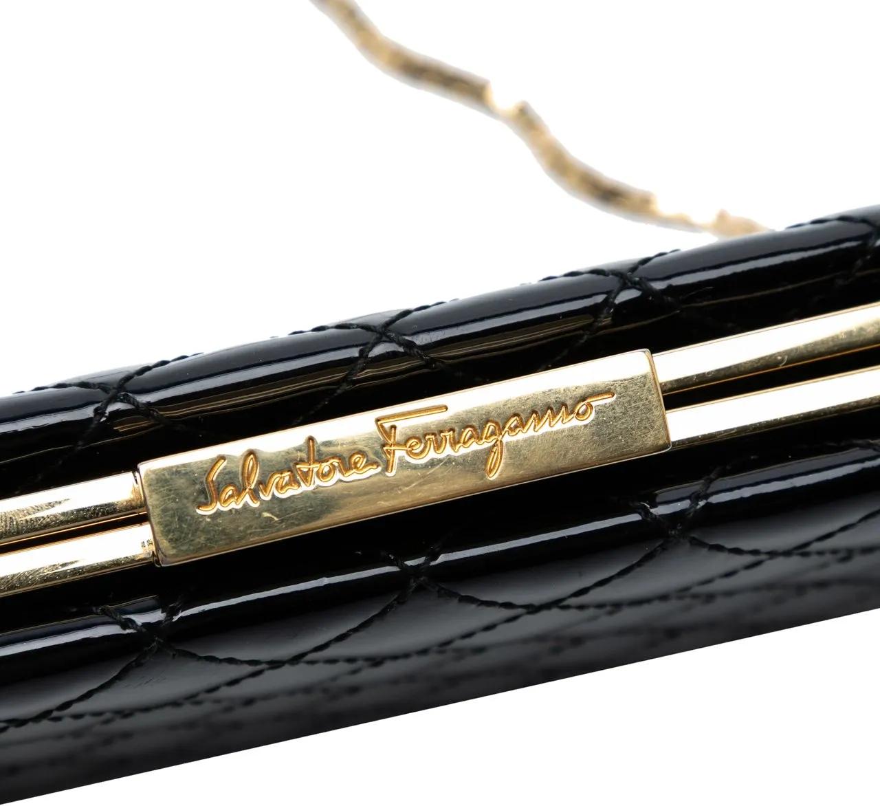 Thumbnail - Salvatore Ferragamo Hobo Bags - Quilted Patent Clutch with Chain - Gr. unisize - in Schwarz - für Damen