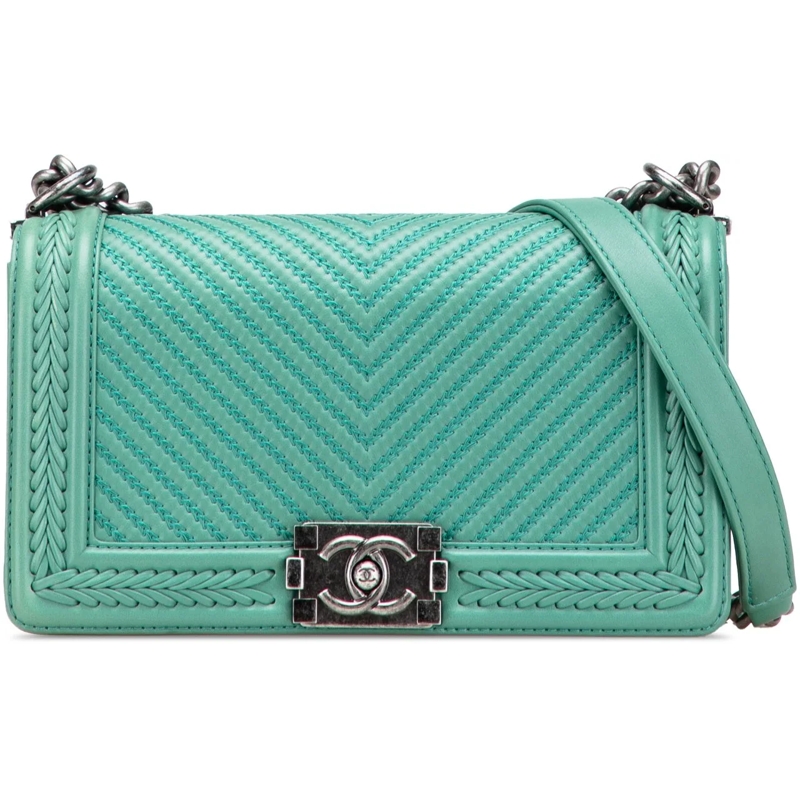 Chanel Schultertasche New Medium Braided Chevron Lambskin Boy Flap grün