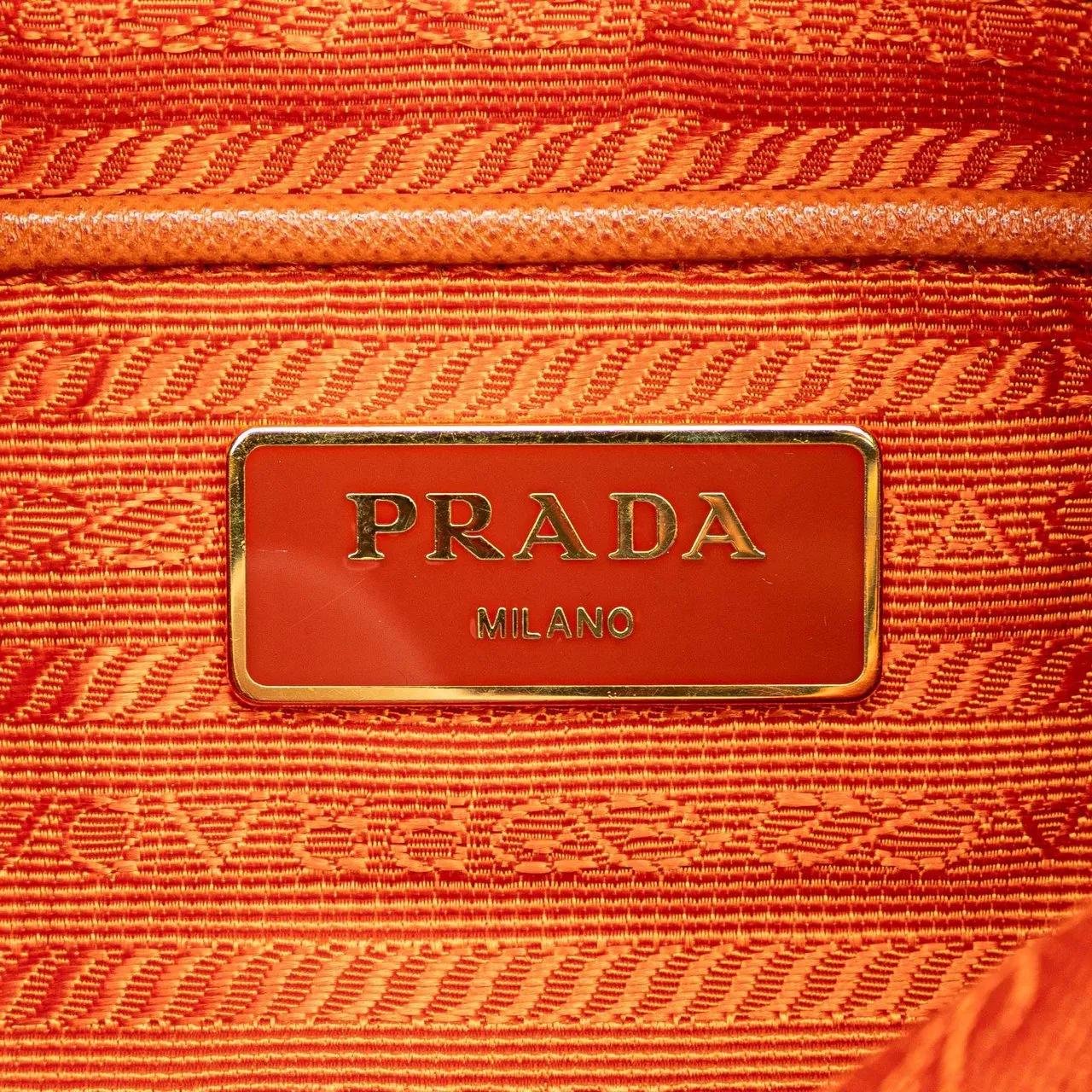 Thumbnail - Prada Hobo Bags - Saffiano Trimmed Tessuto Zip Top Crossbody - Gr. unisize - in Orange - für Damen