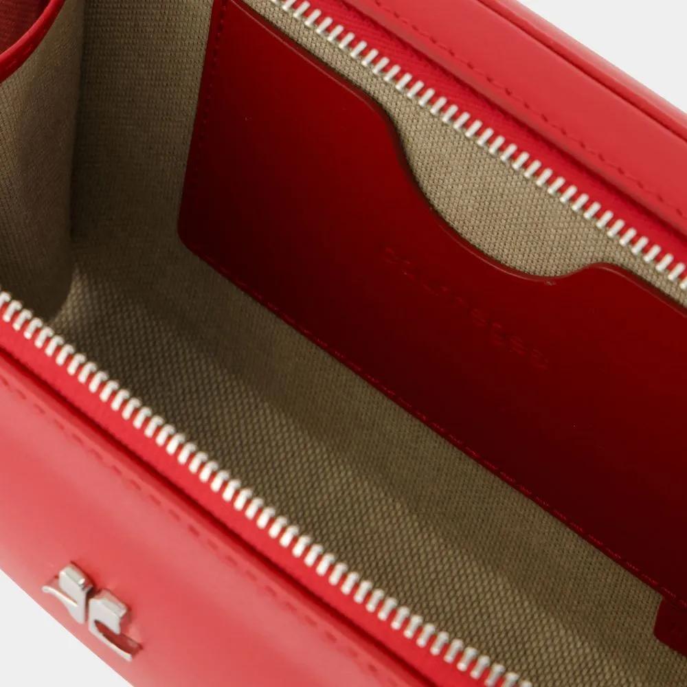 Courrèges Hobo bags Cloud Chained Purse Leather Red in rood