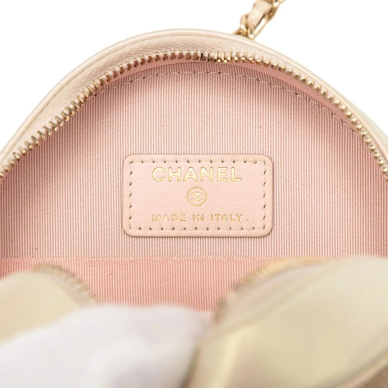 Thumbnail - Chanel Hobo Bags - Quilted Iridescent Lambskin Round Clutch With Chai - Gr. unisize - in Gold - für Damen