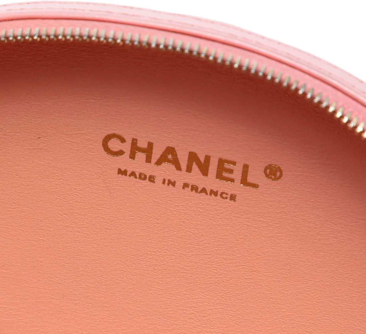 Thumbnail - Chanel Hobo Bags - Chevron Stitched Calfskin La Pausa Evening Bag - Gr. unisize - in Gold - für Damen