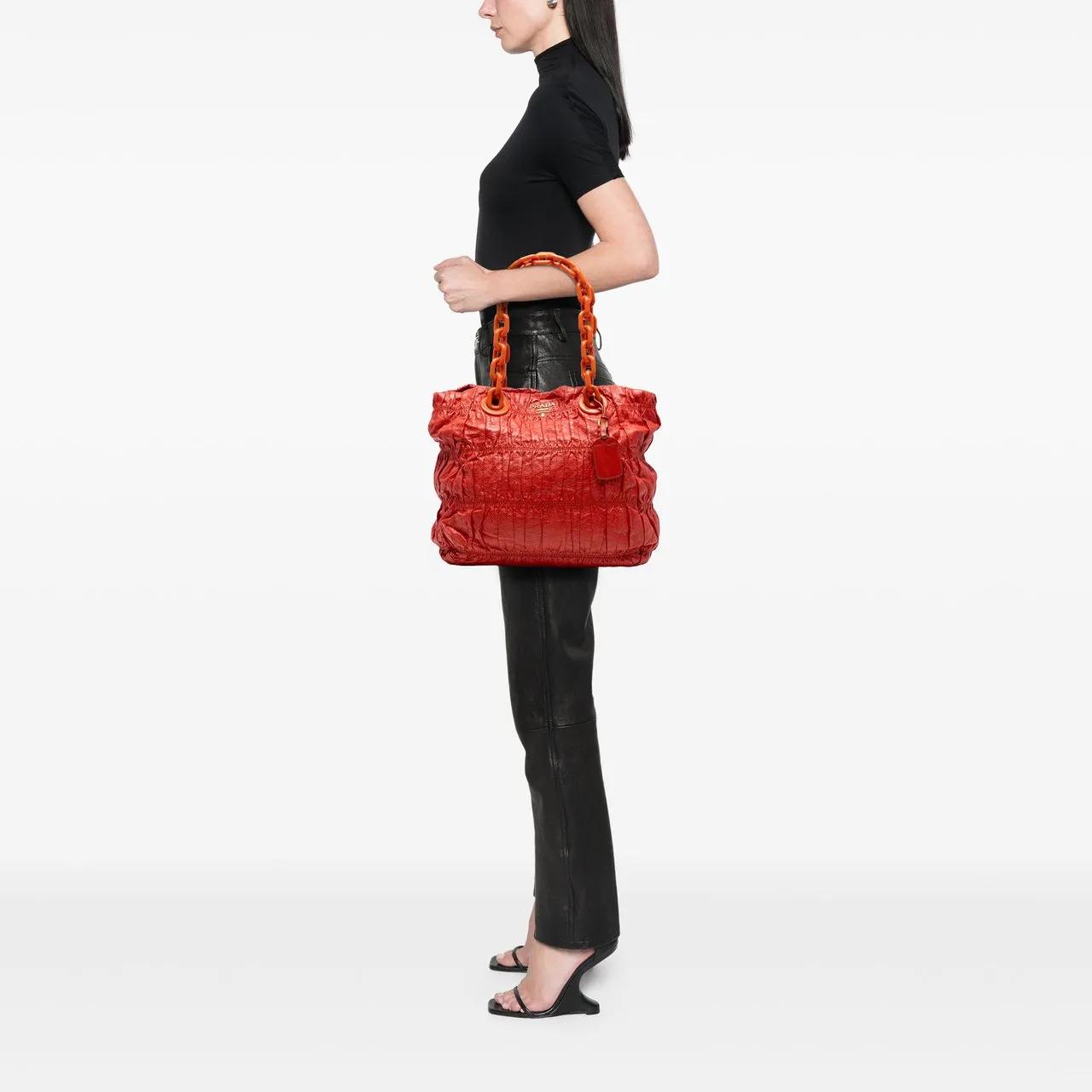 Thumbnail - Prada Shopper - Vernice Gaufre Chain Tote - Gr. unisize - in Orange - für Damen