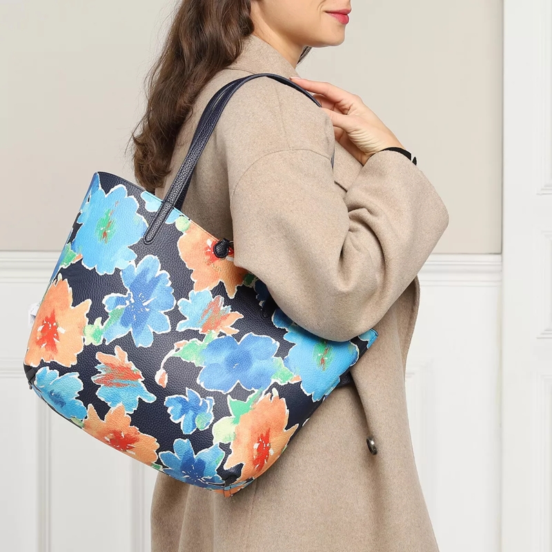 Lauren Ralph Lauren Shopper Rvrsble Tote Large Refined Navy/Island Lndscpe Flr(Image 3)