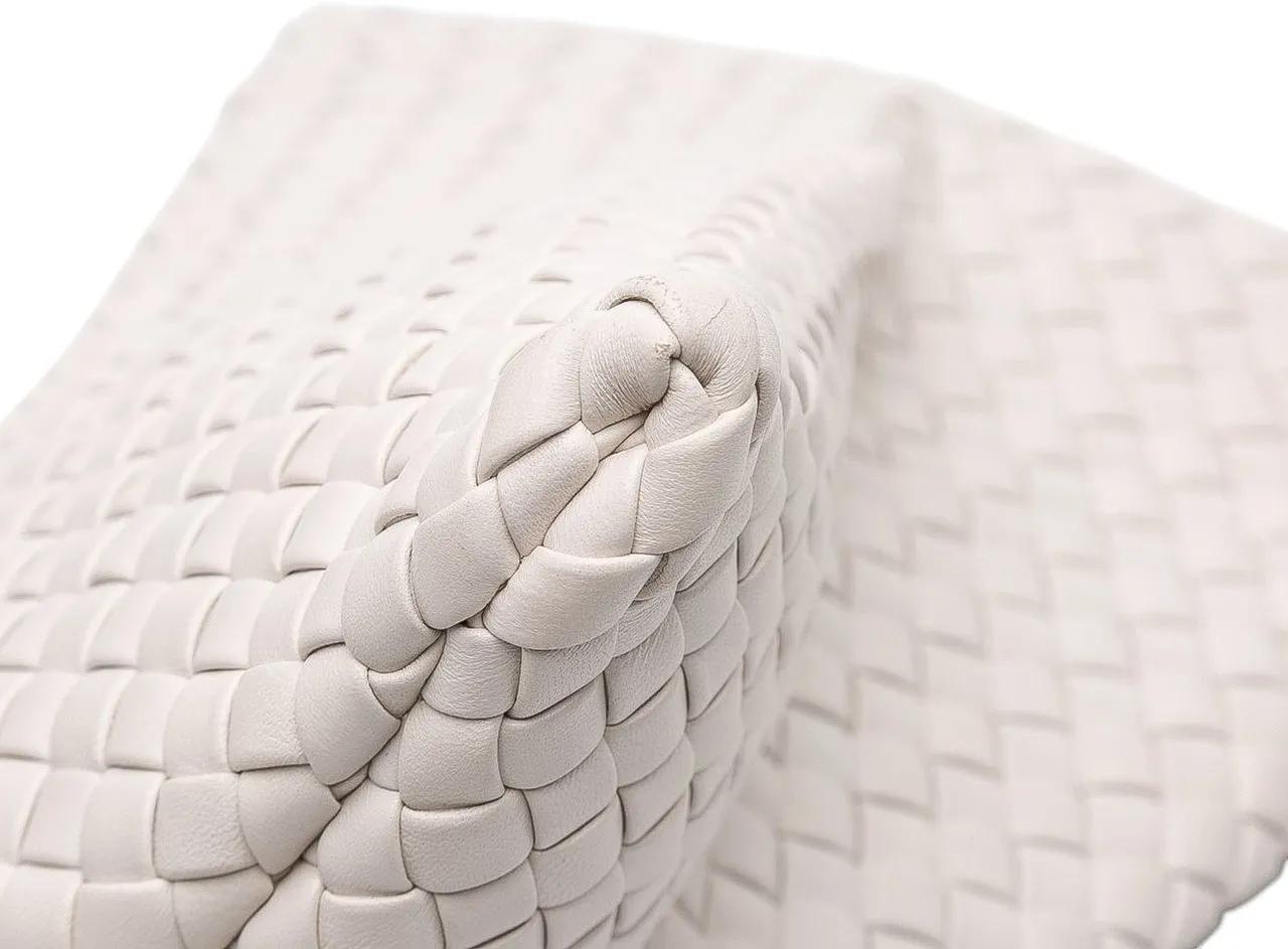 Thumbnail - Bottega Veneta Clutches - Lambskin Padded Intreccio Crisscross Clutch - Gr. unisize - in Weiß - für Damen
