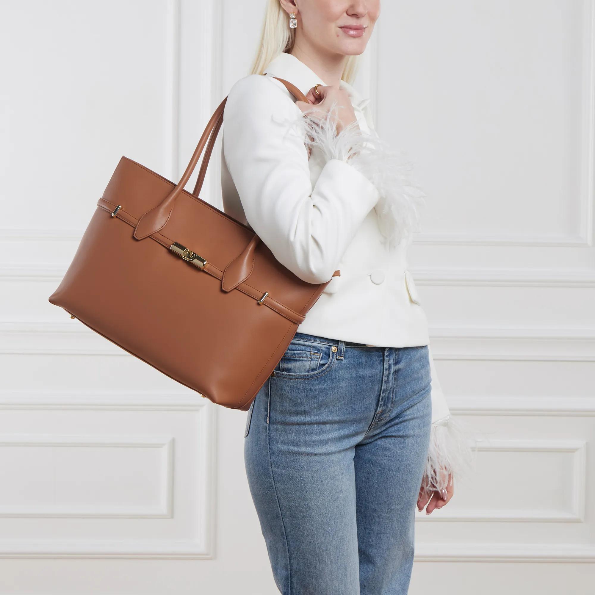 Furla Shoppers & Totes Goccia L Tote in bruin