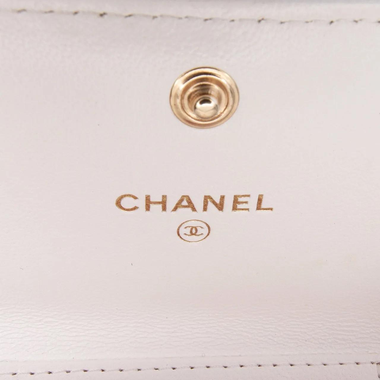 Thumbnail - Chanel Hobo Bags - Quilted Lambskin Chanel 19 Card Holder On Chain - Gr. unisize - in Weiß - für Damen