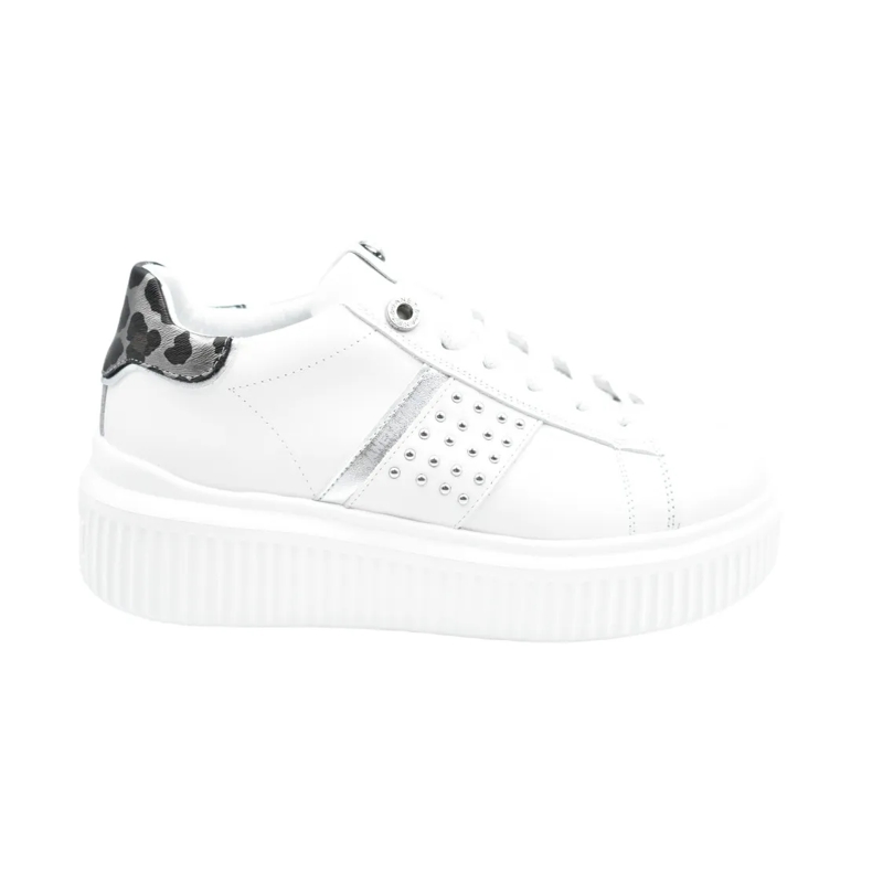Janet & Janet Low-Top-Sneaker White Platform Sneakers With Metallic Accents White