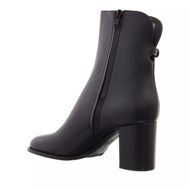 Valentino Garavani Stiefel Signature Smooth Leather Boots Black(Image 5)