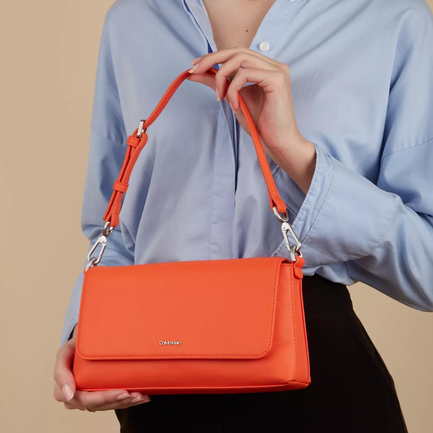 Calvin Klein Crossbody bags Must Orangene Handtasche K60K611364SA in oranje