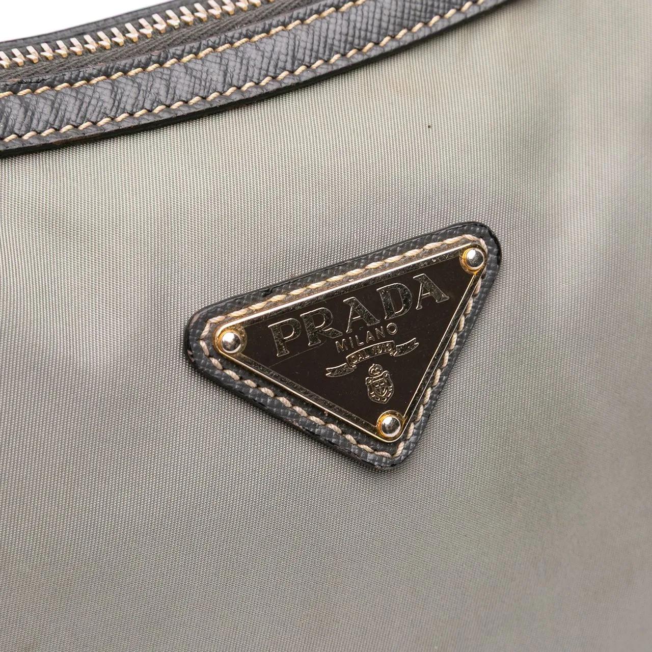 Thumbnail - Prada Hobo Bags - Saffiano Trimmed Tessuto Crossbody - Gr. unisize - in Grau - für Damen