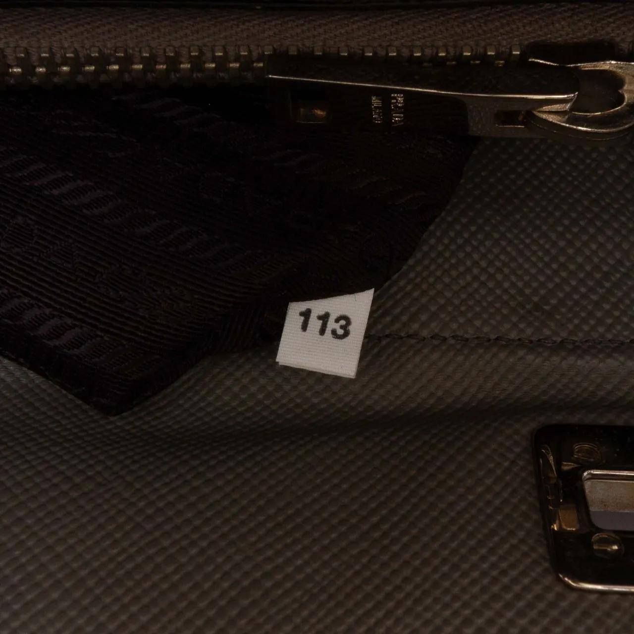 Thumbnail - Prada Hobo Bags - Saffiano Cuir Turnlock Twin Satchel - Gr. unisize - in Grau - für Damen