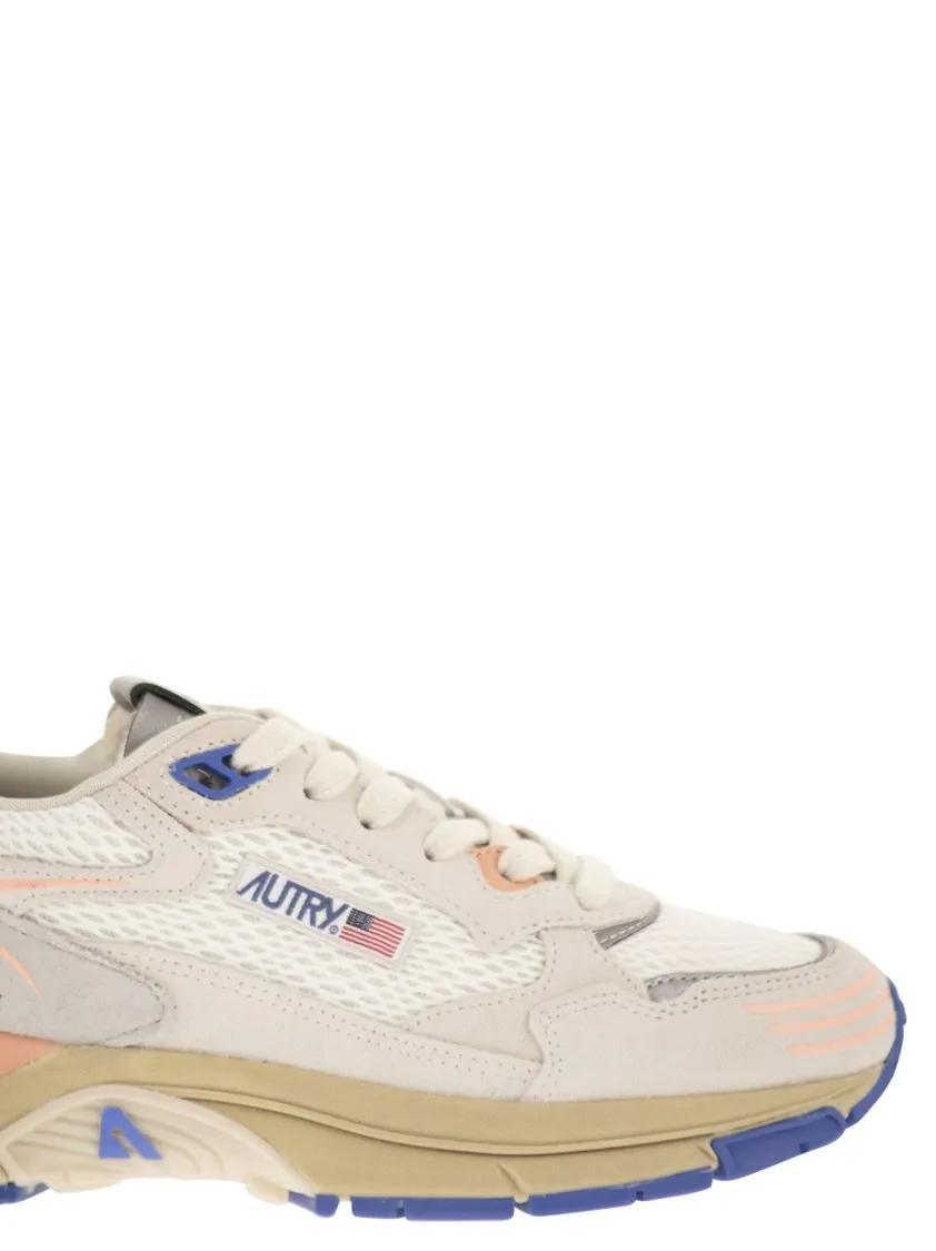 Thumbnail - Autry Low-Top Sneaker - Hyperway Low Mesh/Suede Wht/Peach Pnk - Gr. 36 (EU) - in Grau - für Damen