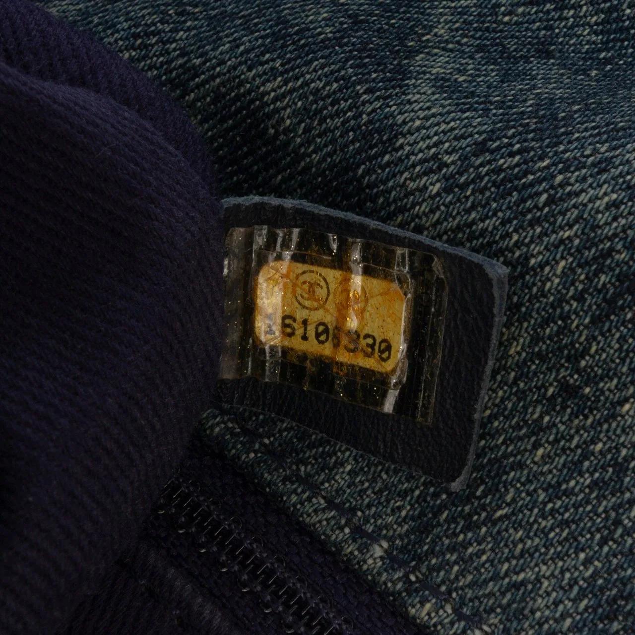 Thumbnail - Chanel Hobo Bags - Medium Embroidered Denim Camellia Flap - Gr. unisize - in Blau - für Damen