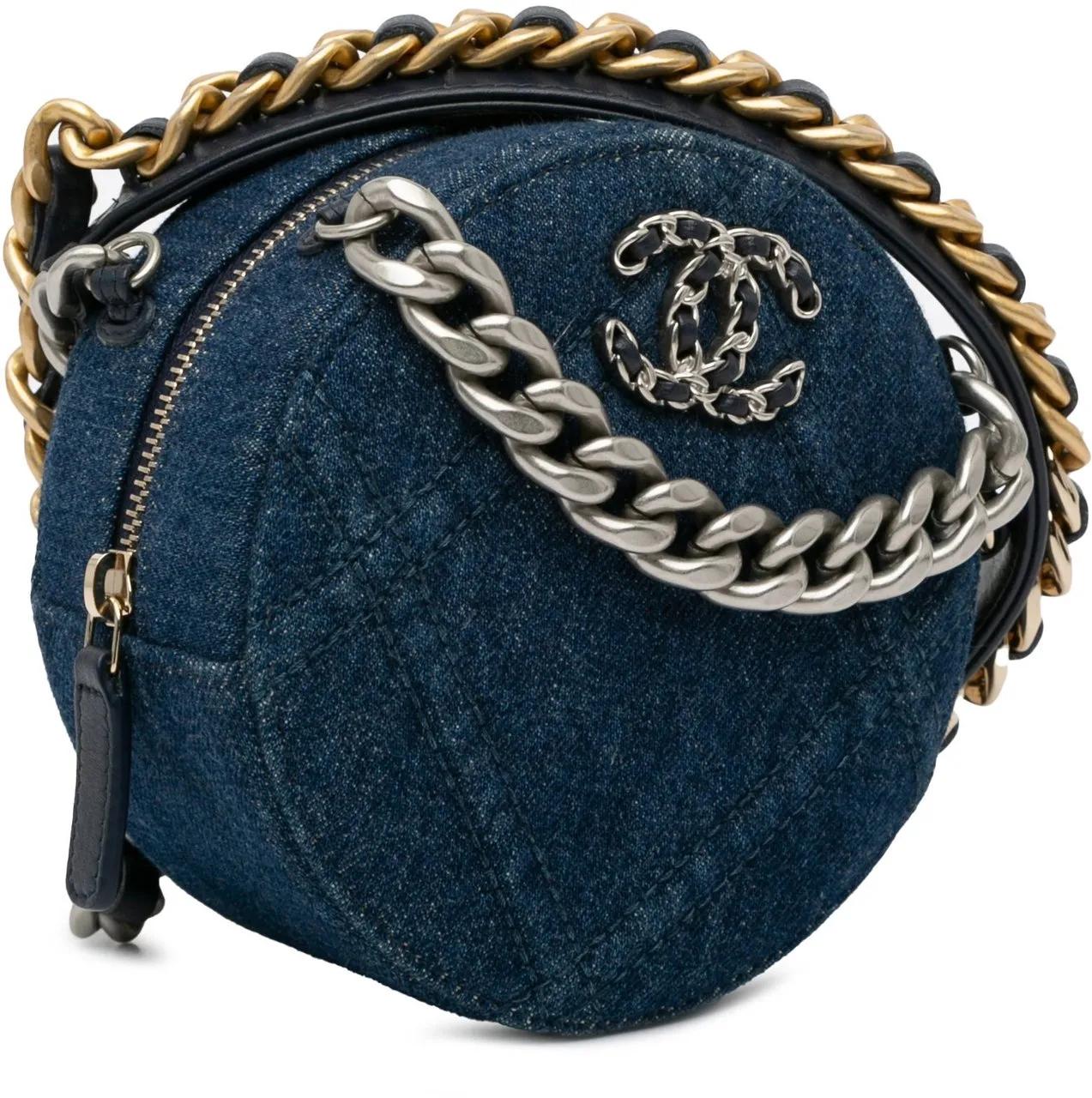 Chanel Clutches Denim 19 Round Clutch with Chain in blauw
