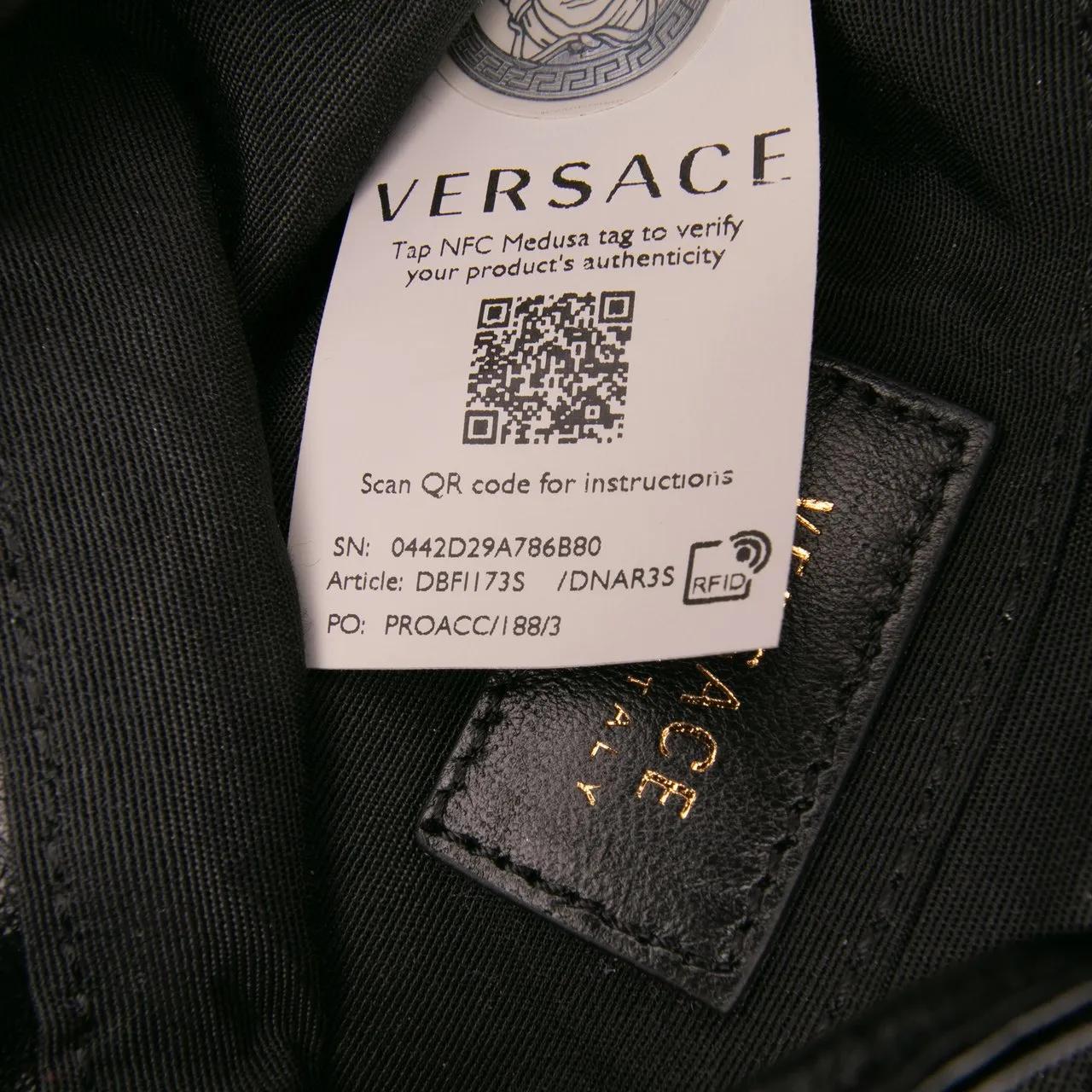 Thumbnail - Versace Hobo Bags - Quilted Calfskin La Medusa Drawstring Bucket Bag - Gr. unisize - in Schwarz - für Damen