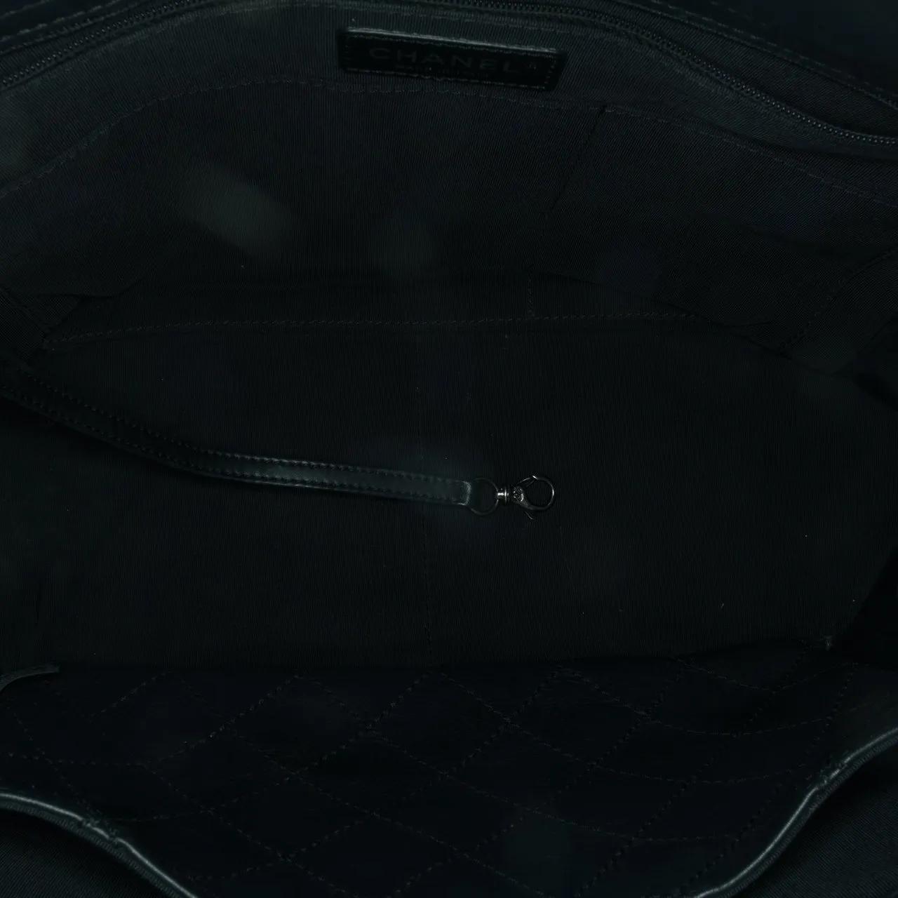 Chanel Shoppers 2015-2016 Medium CC Stitched Calfskin Pocket Zippe in zwart