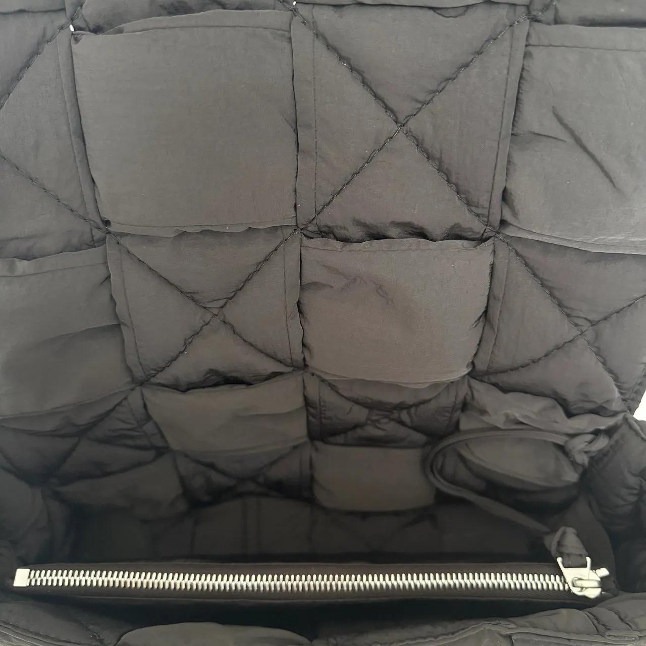 Thumbnail - Bottega Veneta Crossbody Bags - Bottega Veneta Medium Padded Tech Cassette Bag Bla - Gr. unisize - in Schwarz - für Dame...