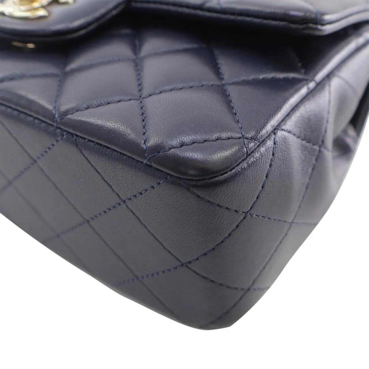 Chanel Totes & shoppers Mini Rectangular Lambskin Top Handle Flap in blauw