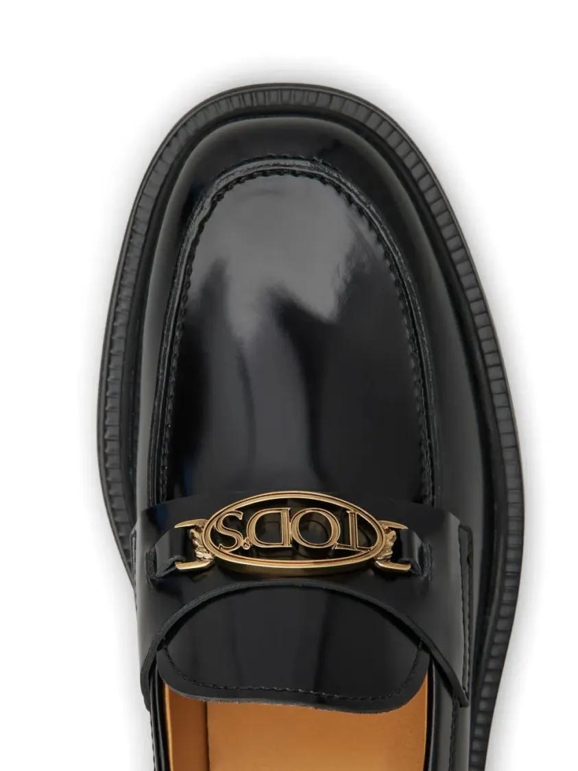 Thumbnail - Glossy Black Leather Loafers With Decorative Emble - Gr. 37 (EU) - in Schwarz