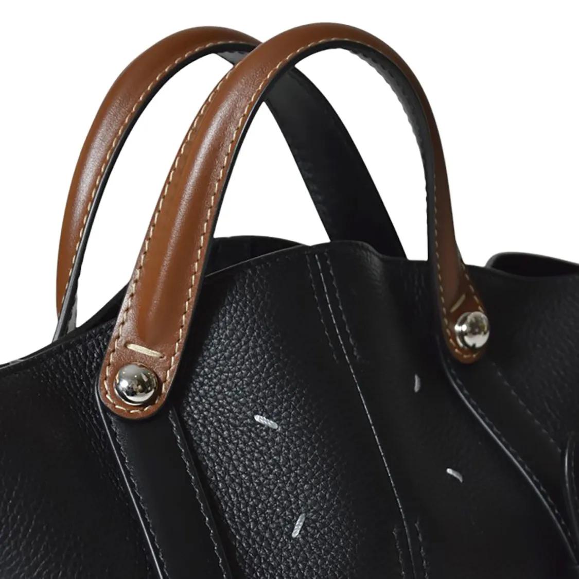 Maison Margiela Totes & shoppers Dress Age Small Black Leather in zwart