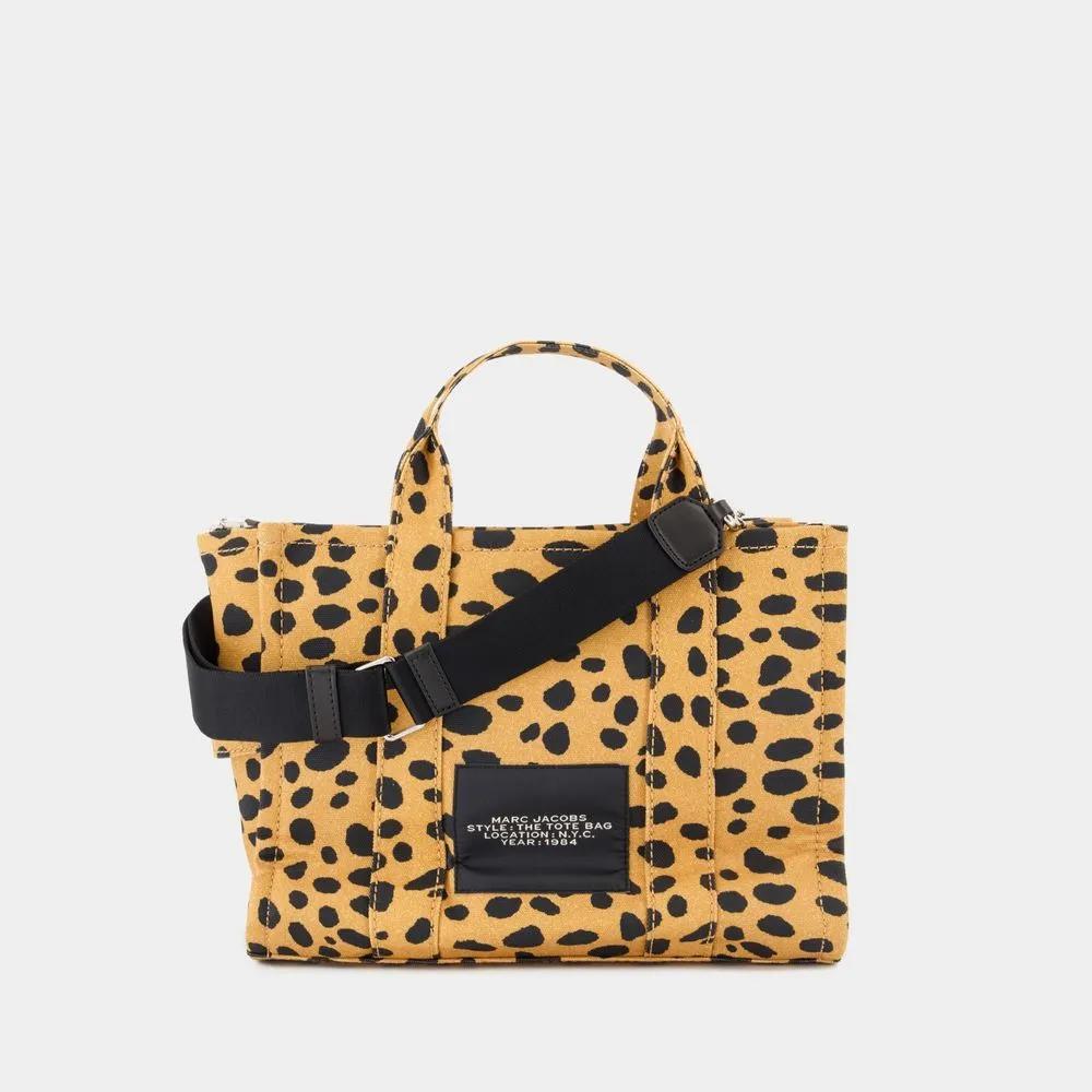Marc Jacobs Shoppers & Totes The Medium Tote Cotton Cheetah in geel