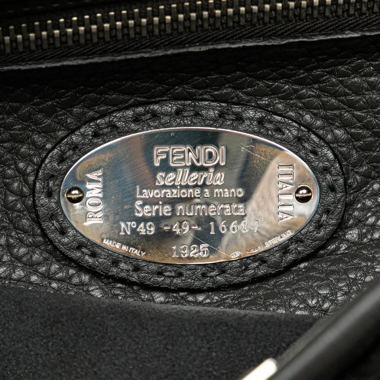 Thumbnail - Fendi Crossbody Bags - 2000-2010 Large Leather Selleria Peekaboo Iconic F - Gr. unisize - in Grau - für Damen